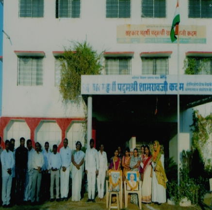 COLLEGE BUILDING PHOTO